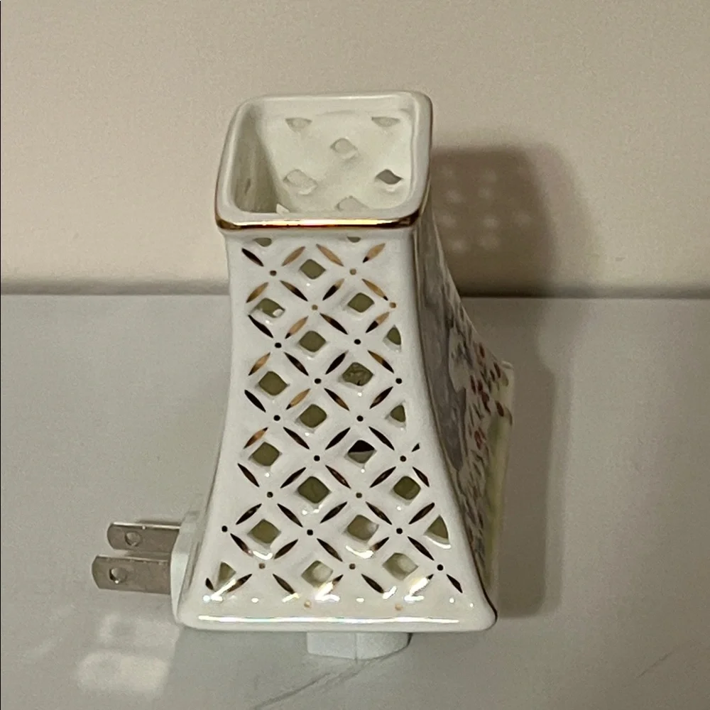 Adeline Porcelain Cat Night Light with Kittens, Butterflies 🦋 and Flowers 🌺 NWOT